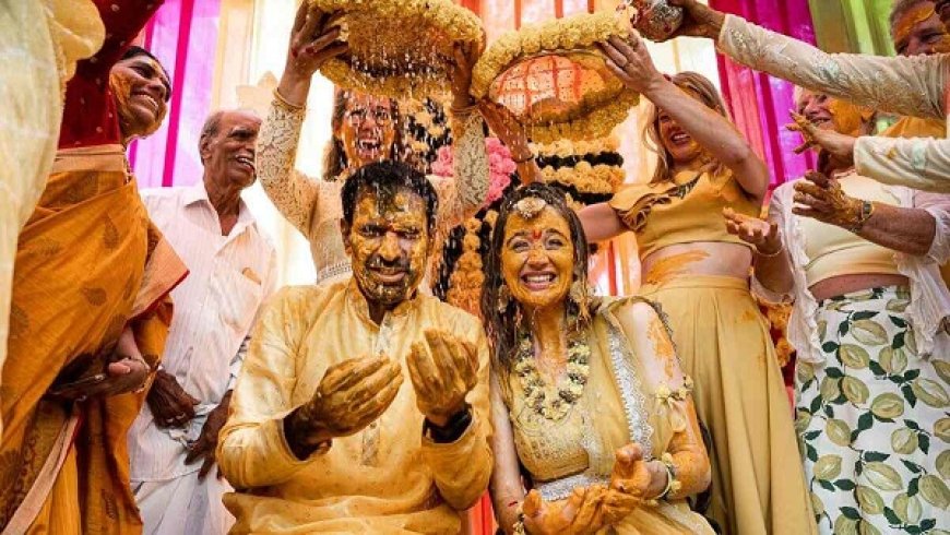 हल्दी लगने के बाद दूल्हा-दुल्हन को घर से बाहर क्यों नहीं निकलने देते? जानिए धार्मिक मान्यताओं से लेकर वैज्ञानिक तथ्यों तक का पूरा सच। 