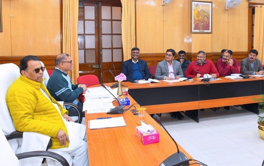 Lucknow: शादी अनुदान, छात्रवृत्ति और दिव्यांग योजनाओं में तेजी के निर्देश, मंत्री नरेन्द्र कश्यप ने की विभागीय समीक्षा। 
