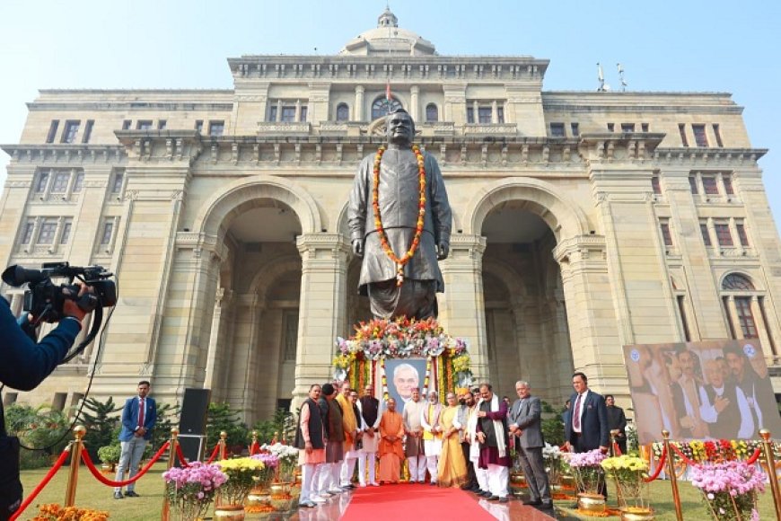 Lucknow: मुख्यमंत्री योगी आदित्यनाथ ने अटल बिहारी वाजपेयी को जन्मदिवस पर श्रद्धांजलि अर्पित की, मालवीय-पासी को नमन और क्रिसमस की दी बधाई। 