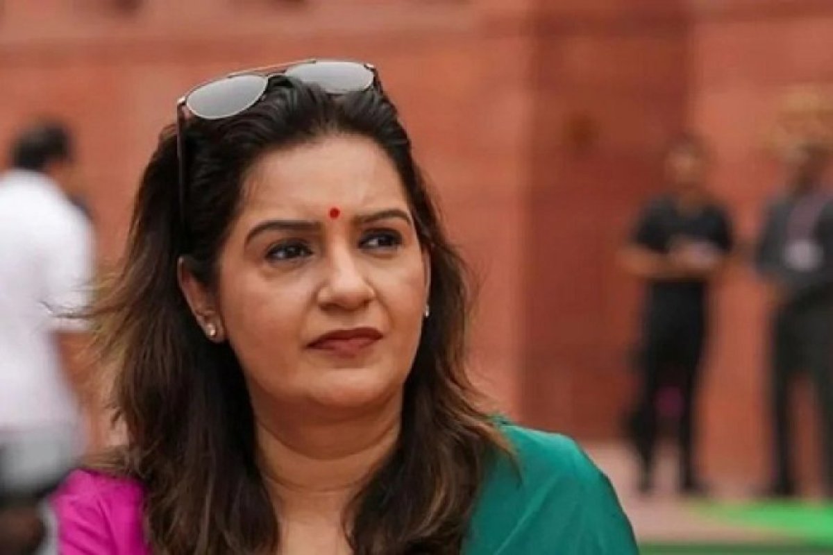 शिवसेना (UBT) सांसद प्रियंका चतुर्वेदी ने AI के बढ़ते दुरुपयोग पर आईटी मंत्री अश्विनी वैष्णव को लिखा पत्र, महिलाओं की तस्वीरों का यौनकरण करने वाले ट्रेंड पर जताई गहरी चिंता। 