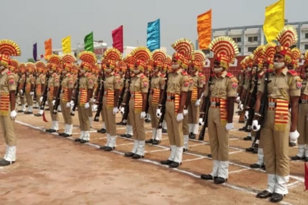 यूपी पुलिस कांस्टेबल भर्ती में आयु सीमा बढ़ी, सामान्य पुरुषों के लिए अब 25 वर्ष तक, 32,679 पदों पर मिली बड़ी राहत।