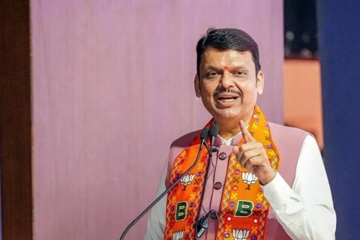 मुंबई का ट्रैफिक दिल्ली से बेहतर: सीएम देवेंद्र फडणवीस का चुनौतीपूर्ण बयान, ट्रैफिक जाम पर चर्चा में मुंबईवासियों को अनुशासित बताया