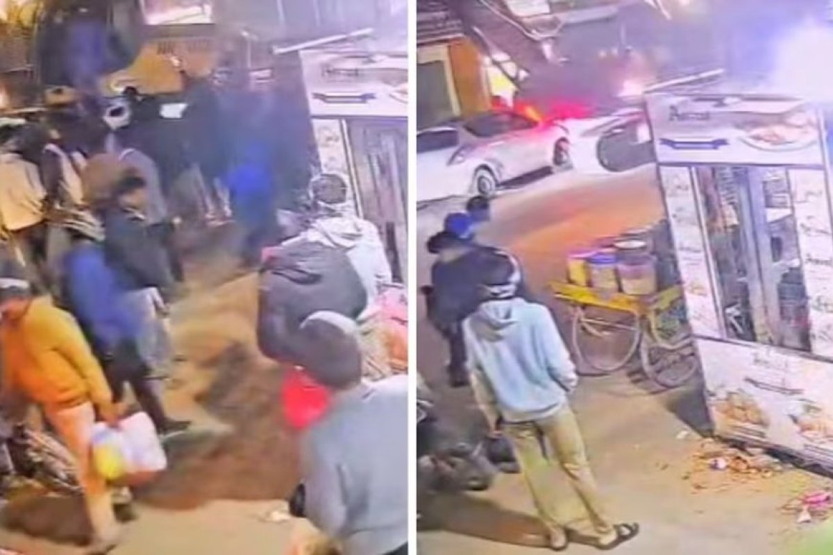देवरिया सीसी रोड पर नशे में पोकलैंड चालक ने मचाया तांडव, आधा दर्जन कारें मलबे में तब्दील हुईं।