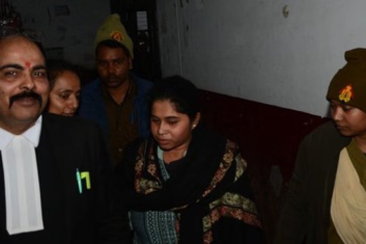 जिला अदालत ने नेहा शर्मा और आयुष कुमार को जीवन कारावास की सजा सुनाई, बेटी ने कंबल से छिपकर देखी जहर देने की घटना बताई