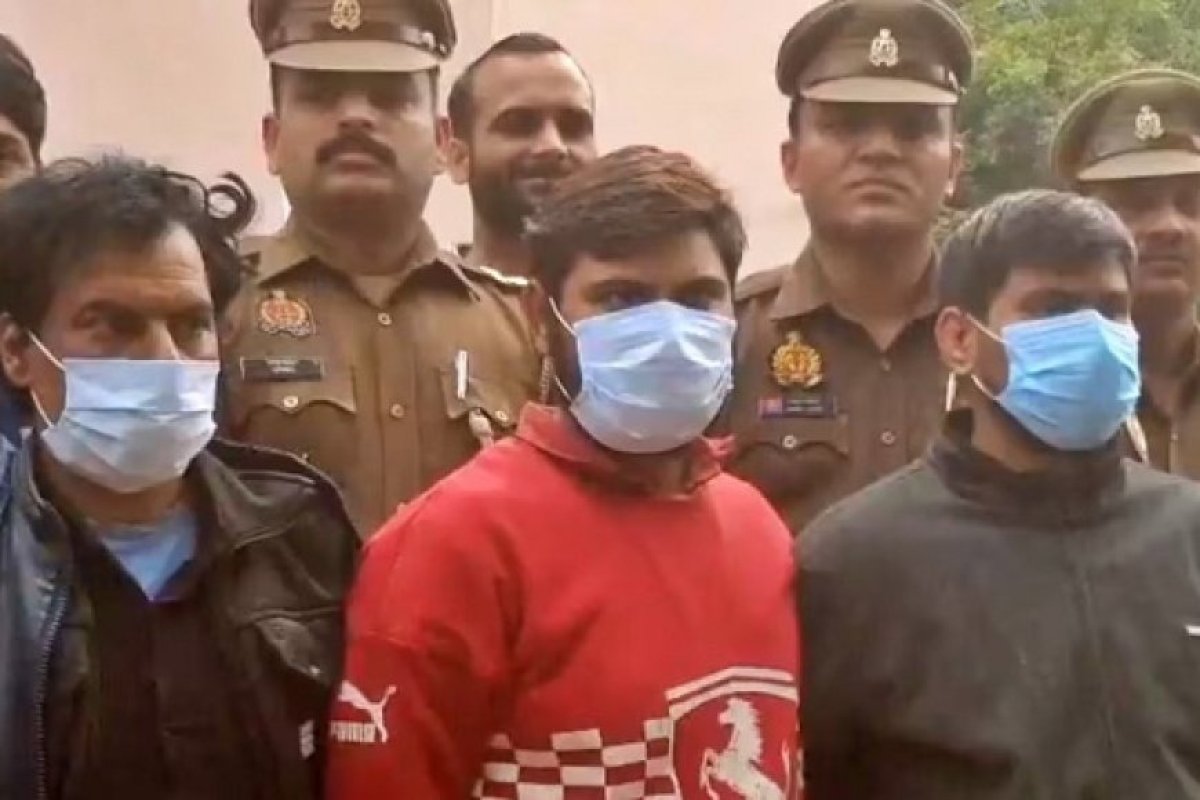 आगरा फैक्ट्री से 7.5 करोड़ की चोरी का खुलासा, सुपरवाइजर ने प्रेमिका के साथ सेटल होने के लिए की बड़ी वारदात।