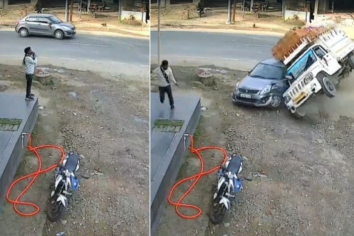 NH 43 पर पिकअप बेकाबू होकर कार के ऊपर पलटी, SECL डिप्टी मैनेजर की स्विफ्ट पूरी तरह डैमेज, कुदरत के करिश्मे से जान बची