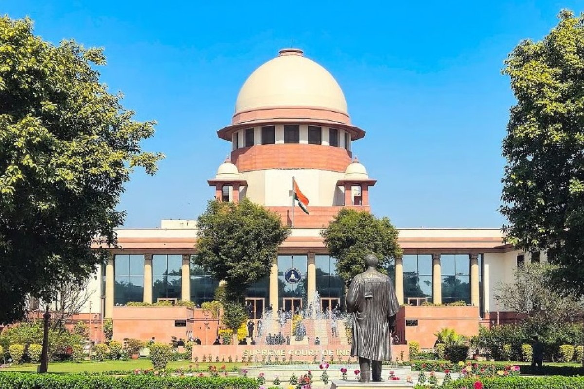 सुप्रीम कोर्ट ने मासिक धर्म स्वास्थ्य को अनुच्छेद 21 का हिस्सा घोषित किया, सभी स्कूलों में लड़कियों को मुफ्त बायोडिग्रेडेबल पैड और अलग टॉयलेट का आदेश