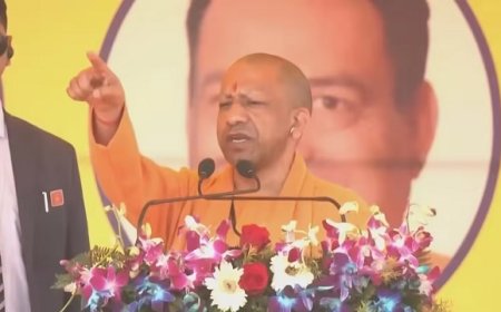 माघ मेले विवाद के बीच योगी का बड़ा बयान, कालनेमि जैसे तत्व सनातन को नुकसान पहुंचाने की कर रहे कोशिश, समाज को जागरूक रहने का संदेश।