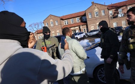 ट्रंप प्रशासन के इमिग्रेशन क्रैकडाउन ने ली दूसरी जान- मिनियापोलिस में फेडरल एजेंट्स ने 37 वर्षीय एलेक्स जेफरी प्रेटी को गोली मारकर मौत के घाट उतारा, शहर में बढ़ा तनाव