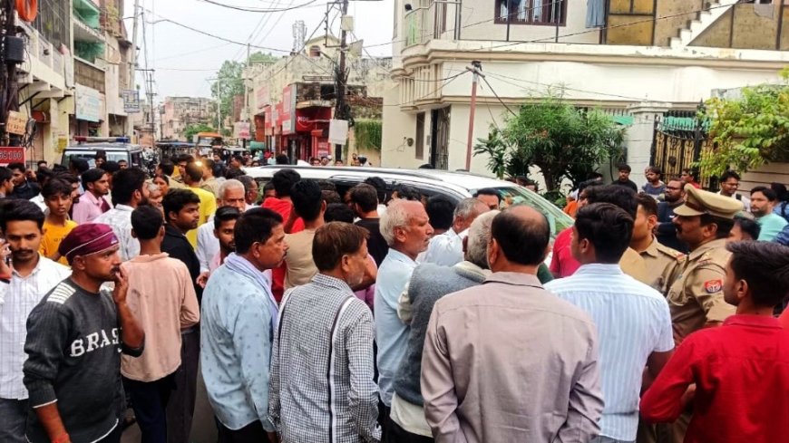 शाहजहांपुर में पिज्जा सेंटर पर हिंदू संगठन की छापेमारी- घबराहट में युवक-युवती ने दूसरी मंजिल से लगाई छलांग, दोनों गंभीर रूप से घायल, अस्पताल में भर्ती