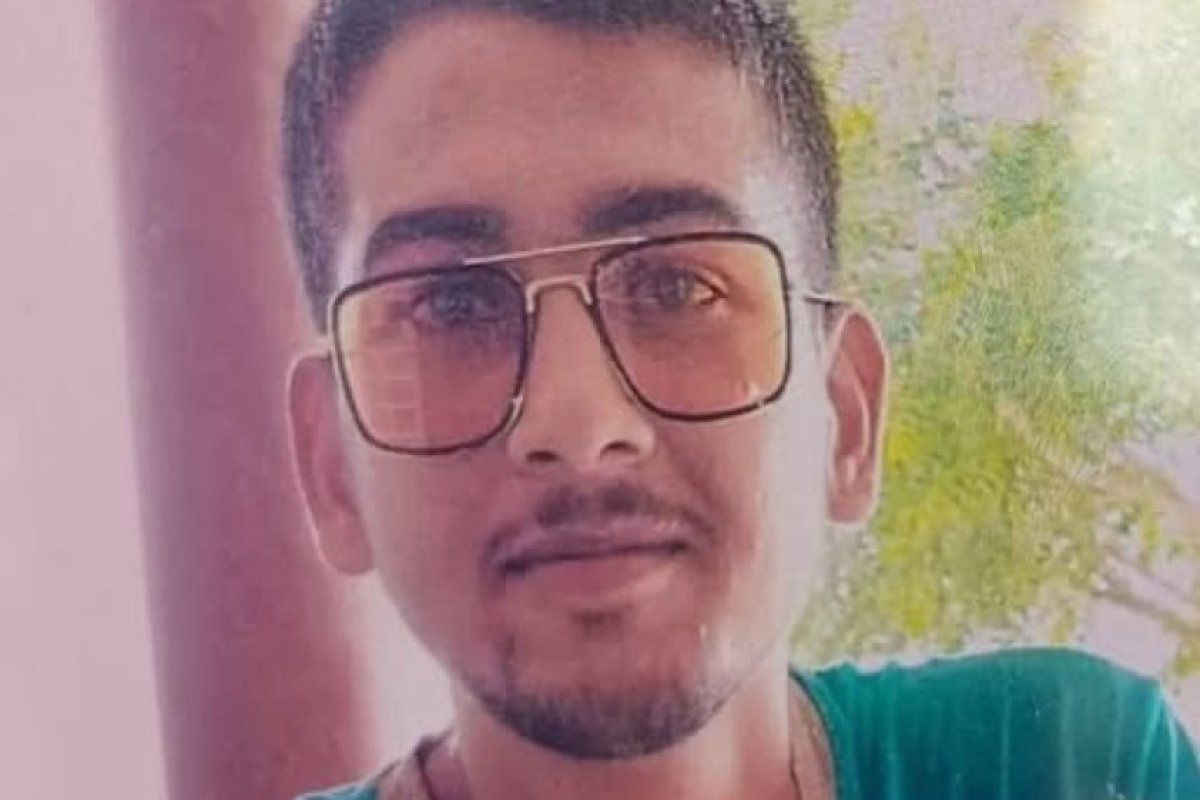 प्रतियोगी परीक्षाओं की तैयारी कर रहे पच्चीस वर्षीय युवक ने मां के नाम लिखकर जान दी।