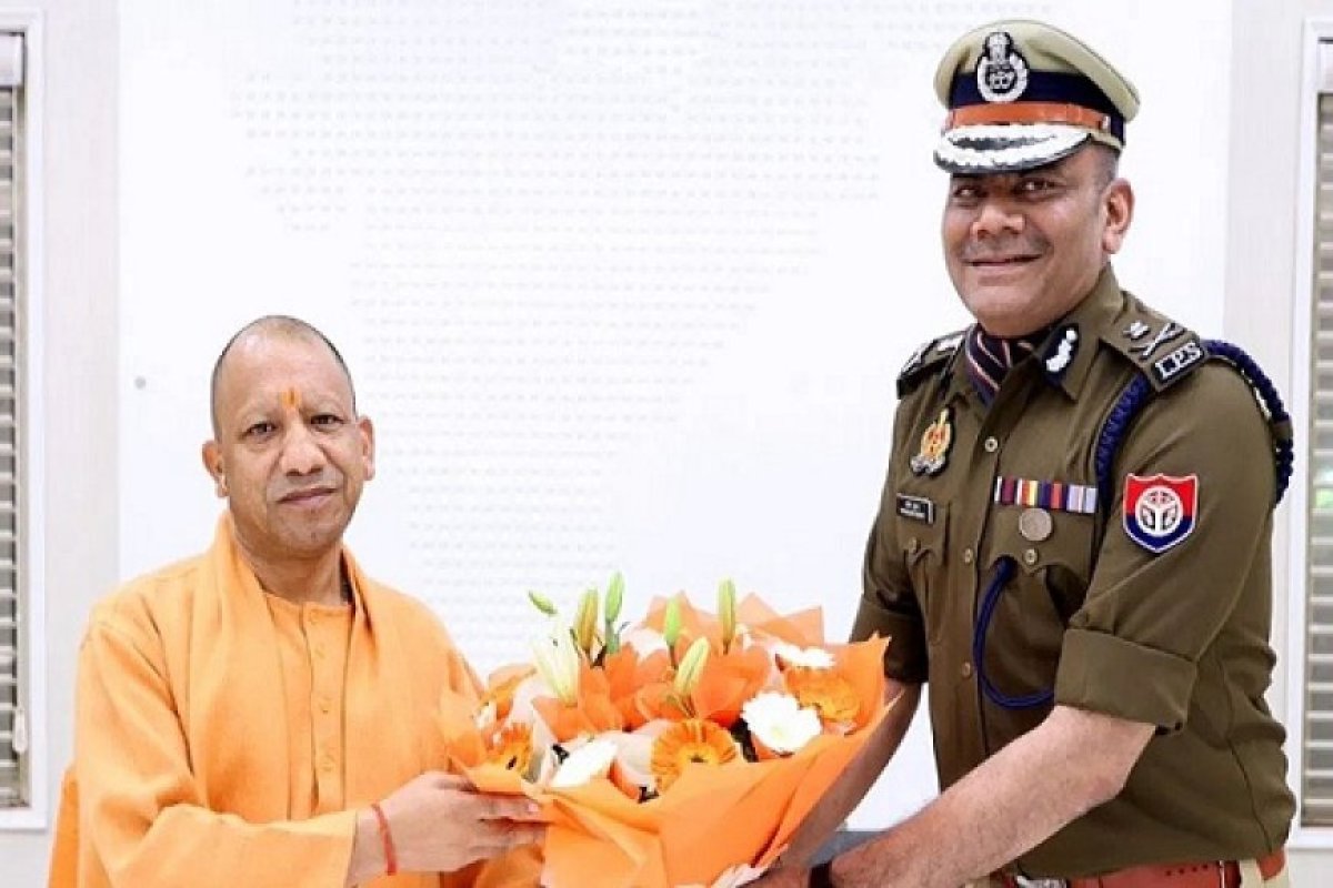 योगी सरकार ने उत्तर प्रदेश पुलिस में किया बड़ा प्रशासनिक फेरबदल लखनऊ जोन को मिला नया एडीजी और अयोध्या रेंज में नई तैनाती।