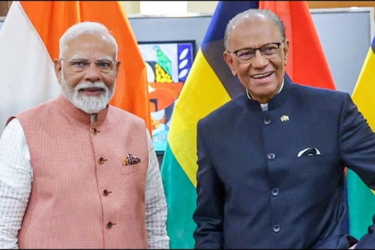 पीएम मोदी को मॉरीशस पीएम रामगुलाम का फोन, भारत-मॉरीशस संबंधों की प्रगति पर चर्चा और दिल्ली में जल्द मुलाकात।