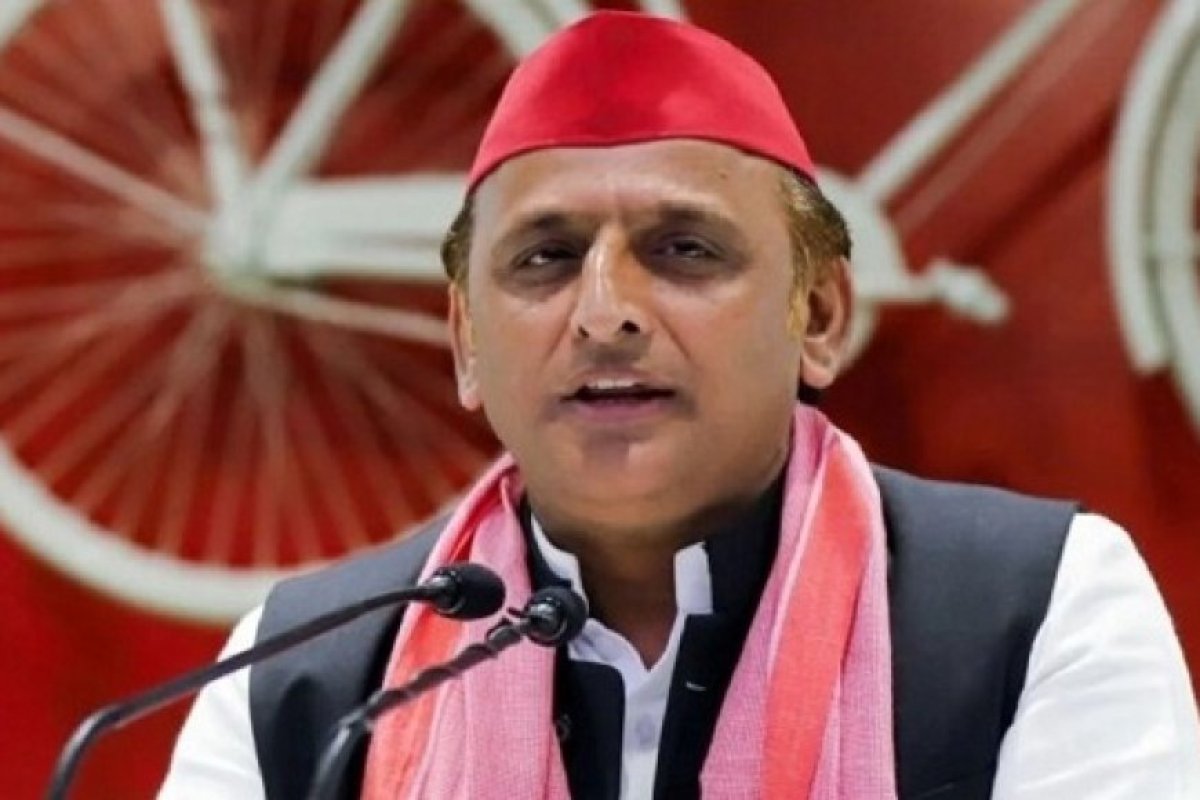 अखिलेश यादव ने योगी आदित्यनाथ पर साधा निशाना, कहा- मुख्यमंत्री पर 2017 से पहले मुकदमे थे, दंगों से जुड़े मुकदमों का किया जिक्र।