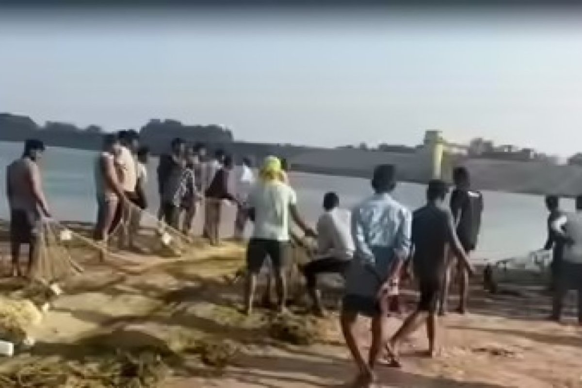 5 किशोरों में से 2 डूबकर हुए लापता, घंटों की तलाश के बाद मिले शव, लखनऊ के सरायं अकिल में यमुना कछार पर दर्दनाक हादसा।