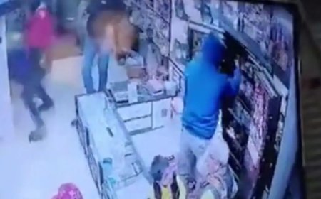 बिहार के सारण जिले में दिनदहाड़े ज्वेलरी शॉप पर बड़ी लूट, 6 बदमाशों ने 20 लाख के गहने उड़ाए।