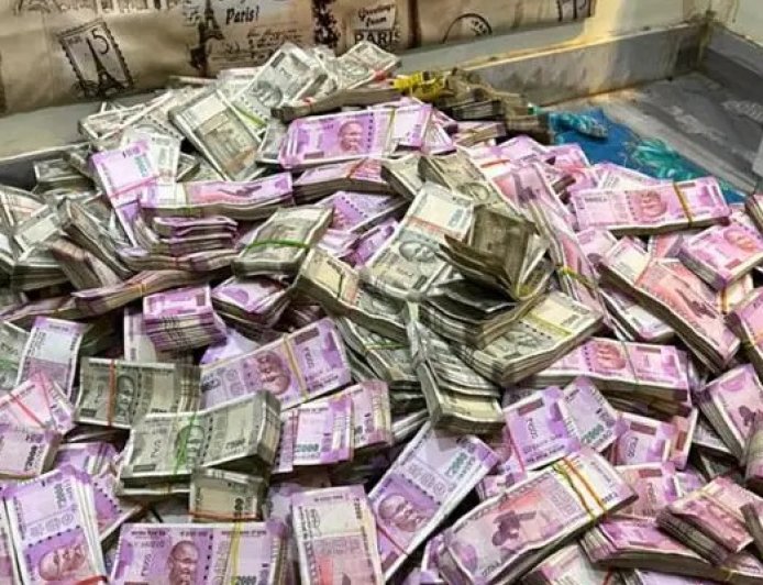 प्रवर्तन निदेशालय ने ट्रांस-अरुणाचल हाईवे मुआवजा घोटाले में की बड़ी कार्रवाई, छापेमारी में 2.2 करोड़ रुपये नकद जब्त। 