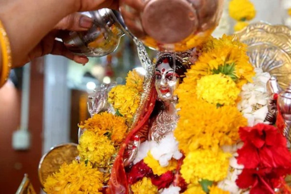 चैत्र नवरात्रि 2026 में गूंजेंगे मां दुर्गा के ये 10 लोकप्रिय भजन, भक्तिमय संगीत से सराबोर होगी आपकी साधना; मां की चौकी और जागरण के लिए नोट कर लें ये सुपरहिट लिस्ट