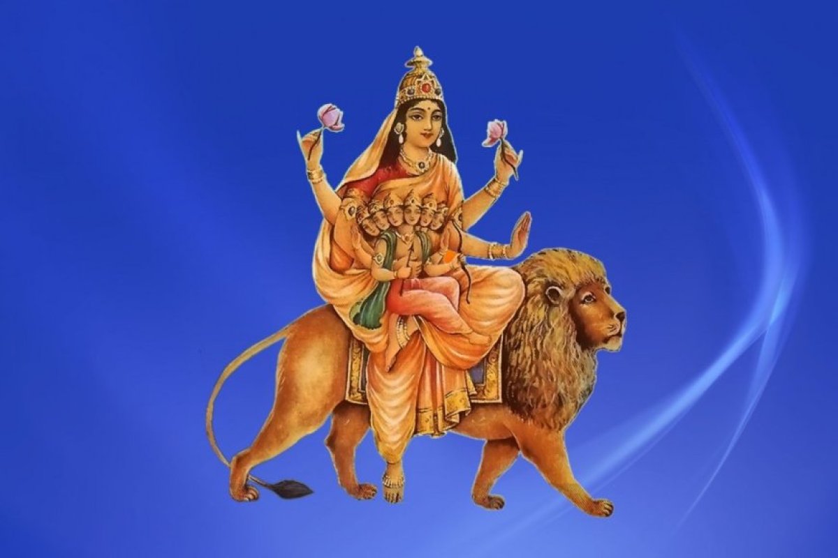 स्कंदमाता की पूजा से संवरता है संतान का भविष्य: पंचमी तिथि पर मंदिरों में उमड़ा जनसैलाब