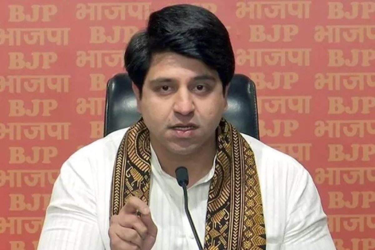हिमाचल बजट 2026 पर भाजपा का कड़ा प्रहार: शहजाद पूनावाला ने कांग्रेस को बताया 'आर्थिक अभिशाप'
