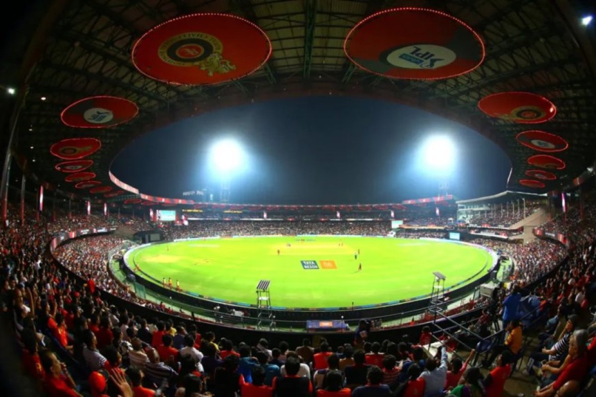 IPL 2026 का धमाकेदार आगाज: लास्ट विजेता बेंगलुरु और हैदराबाद के बीच चिन्नास्वामी में होगा महामुकाबला।