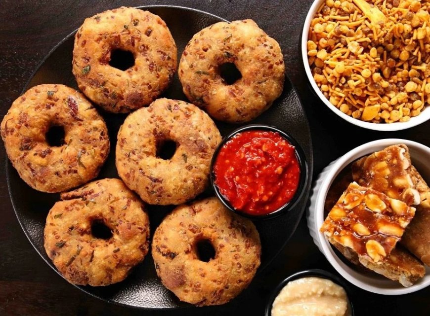 नाश्ते में परोसें कुछ खास: बची हुई ब्रेड और बिना दाल भिगोए बनाएं सुपर क्रिस्पी ब्रेड मेदु वड़ा।