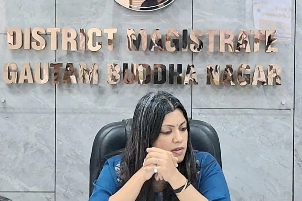 नोएडा डीएम की आउटसोर्सिंग एजेंसियों को सीधी चेतावनी: उपद्रव किया तो होंगे ब्लैकलिस्ट, लाइसेंस निरस्त करने की भी दी गई कड़ी चेतावनी।
