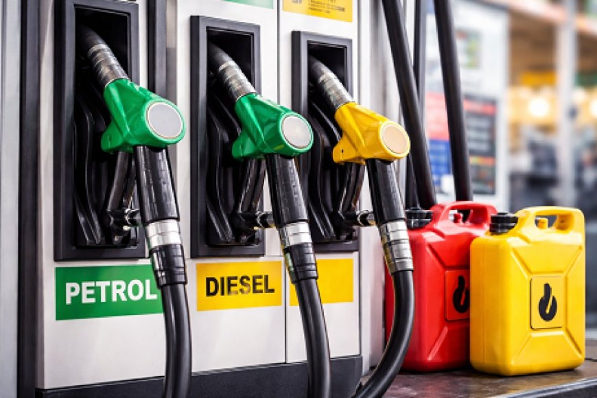 Petrol Diesel Price Today: देश के बड़े शहरों में पेट्रोल-डीजल के दाम जारी, गाड़ी निकालने से पहले देखें 4 जुलाई की रेट लिस्ट