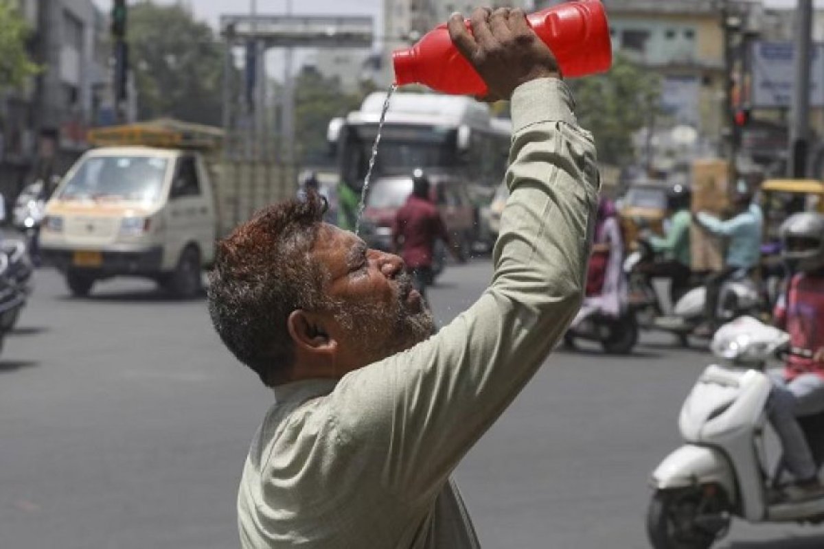 उत्तर भारत में 'लू' का भीषण तांडव: यूपी-बिहार में पारा 44 डिग्री के पार, राजस्थान में तपती सड़कों ने बढ़ाई मुश्किलें।