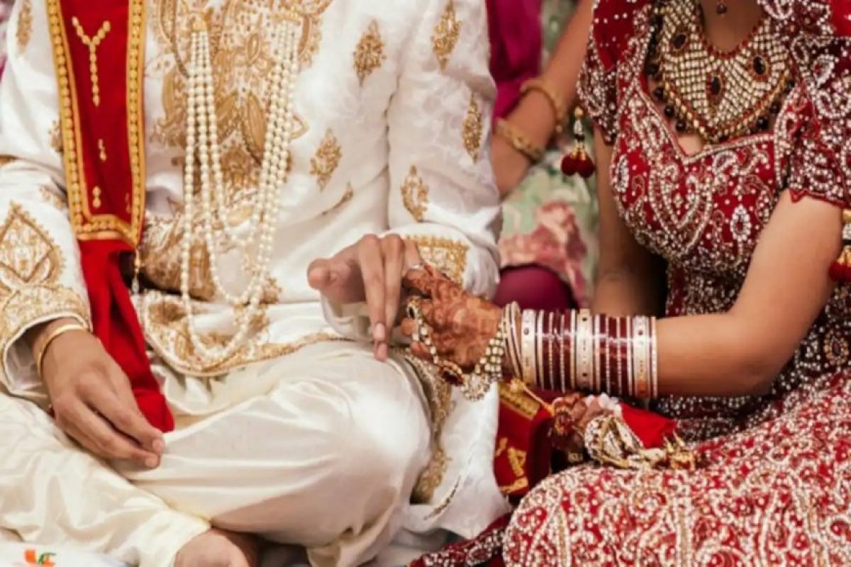 कोर्ट मैरिज का सच छिपाकर रचा रहा था नया ब्याह: बरात निकलने से पहले पुलिस की दबिश, दूल्हा गिरफ्तार।