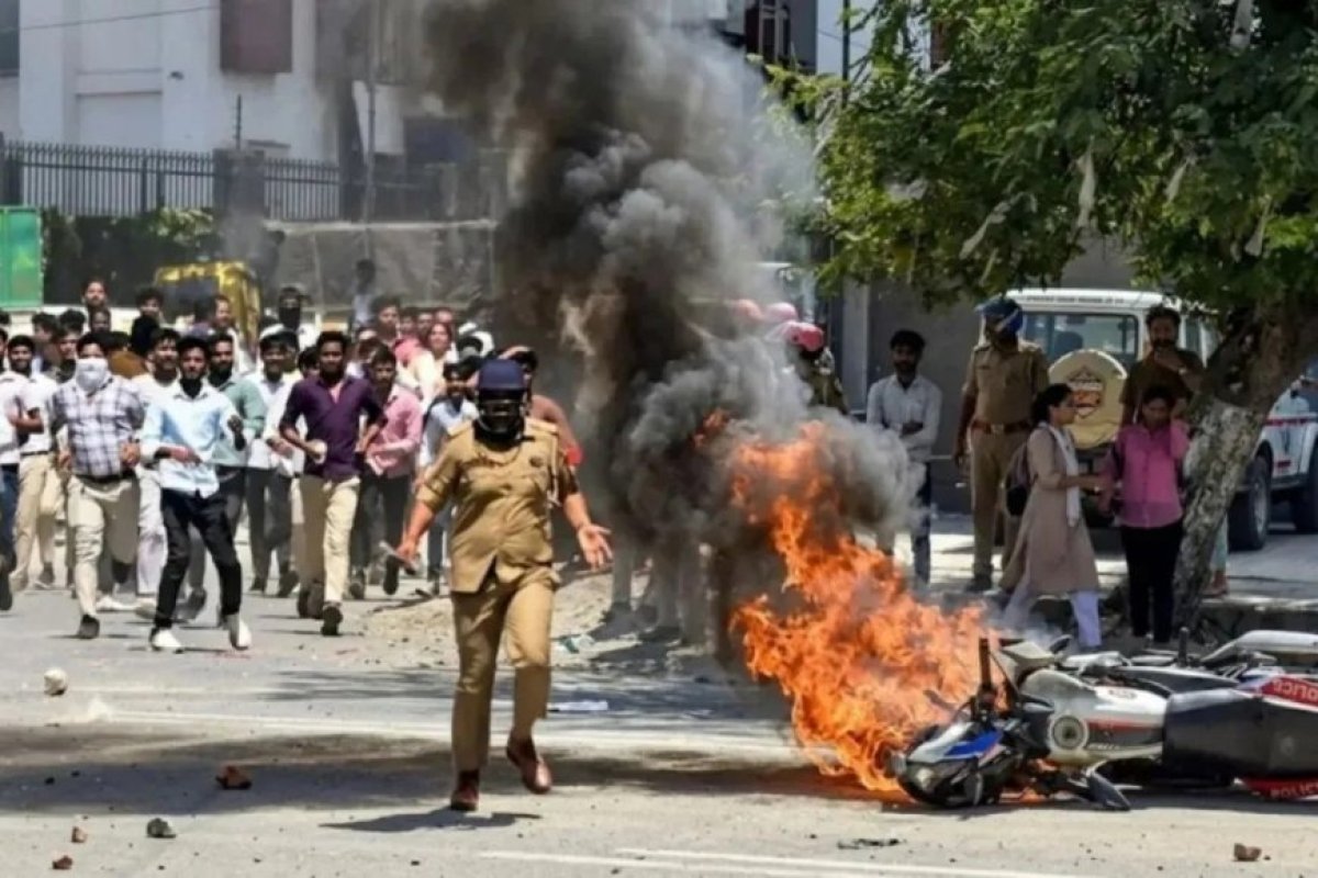 नोएडा में श्रमिक हिंसा की गहरी साजिश: 'बिगुल मजदूर दस्ता' पर लगा दंगे भड़काने का बड़ा आरोप।