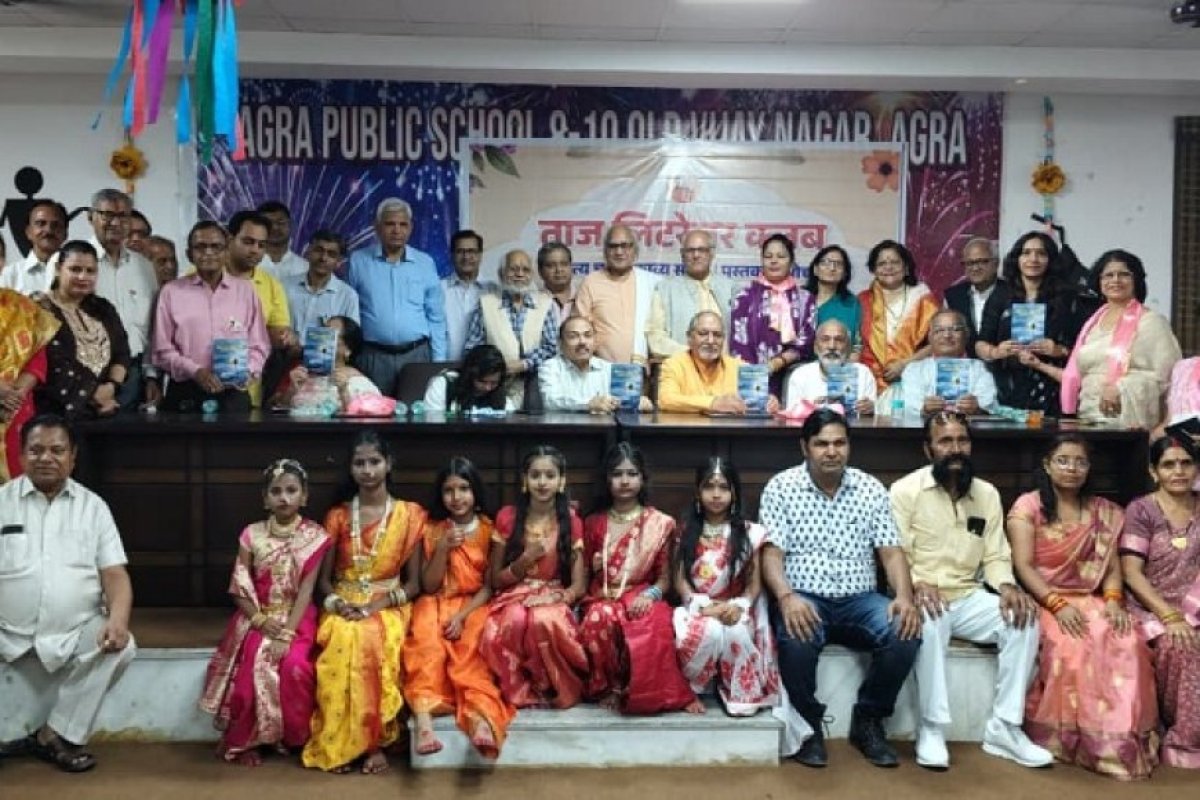 Agra: विश्व पुस्तक दिवस पर ताज लिटरेचर क्लब का भव्य साहित्य महोत्सव आयोजित।