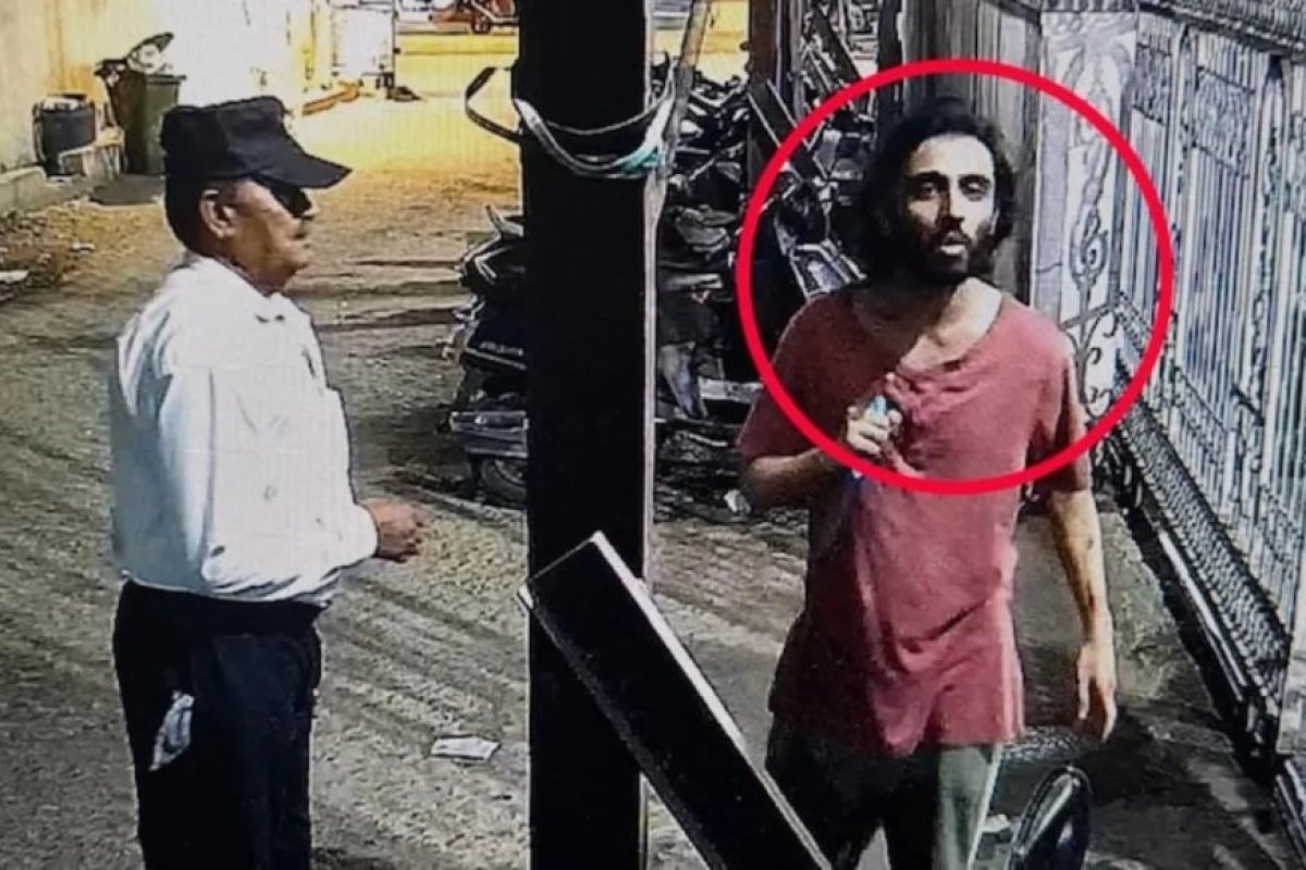 ठाणे हमला: सुरक्षा गार्डों पर हमला करने वाला आरोपी निकला 'लोन वुल्फ' स्ट्रैटेजी का पैरोकार, घर से मिले ISIS से जुड़े नोट्स।