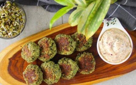 सुबह के नाश्ते के लिए प्रोटीन का पावरहाउस: घर पर आसानी से बनाएं अंकुरित मूंग और हरे प्याज की लाजवाब टिक्की।