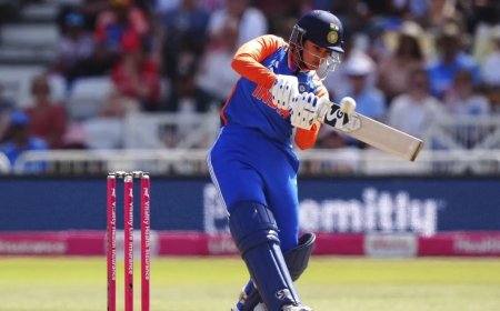 स्मृति मंधाना ने रचा इतिहास: रोहित शर्मा का वर्ल्ड रिकॉर्ड ध्वस्त कर बनीं T20 इंटरनेशनल में भारत की सबसे बड़ी रन-मशीन।