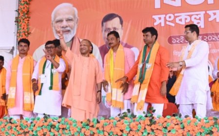 बंगाल के चुनावी रण में योगी का 'बुलडोजर' अवतार: आज तीन जिलों में भरेंगे हुंकार, ममता सरकार पर करेंगे सीधा प्रहार।