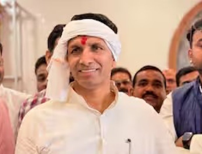 मध्य प्रदेश की राजनीति में आधी रात को मचा घमासान, विधानसभा सचिवालय पहुंचे जीतू पटवारी ने सरकार पर लगाए गंभीर आरोप।