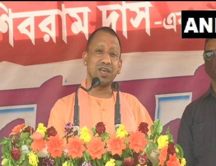 योगी आदित्यनाथ का सोनामुखी में शंखनाद: ममता सरकार पर बोला हमला, कहा- 'TMC बंगाल को कंगाल बनाने पर तुली है'।