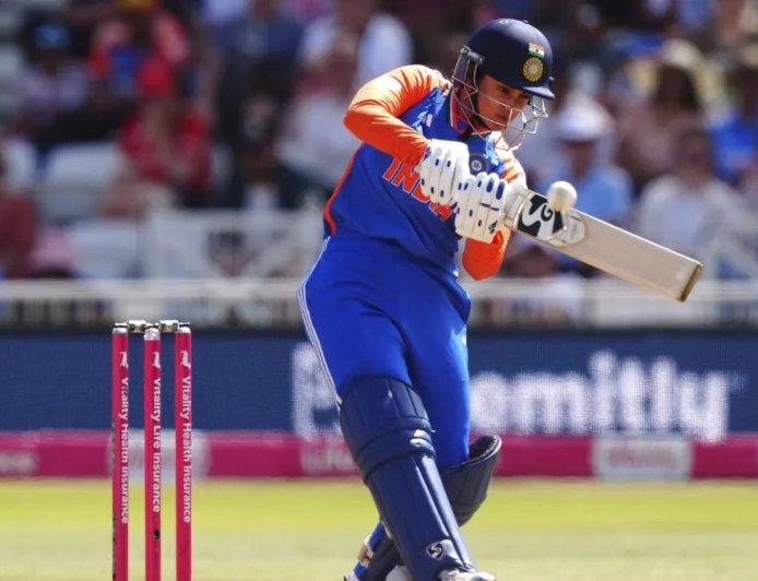 स्मृति मंधाना ने रचा इतिहास: रोहित शर्मा का वर्ल्ड रिकॉर्ड ध्वस्त कर बनीं T20 इंटरनेशनल में भारत की सबसे बड़ी रन-मशीन।