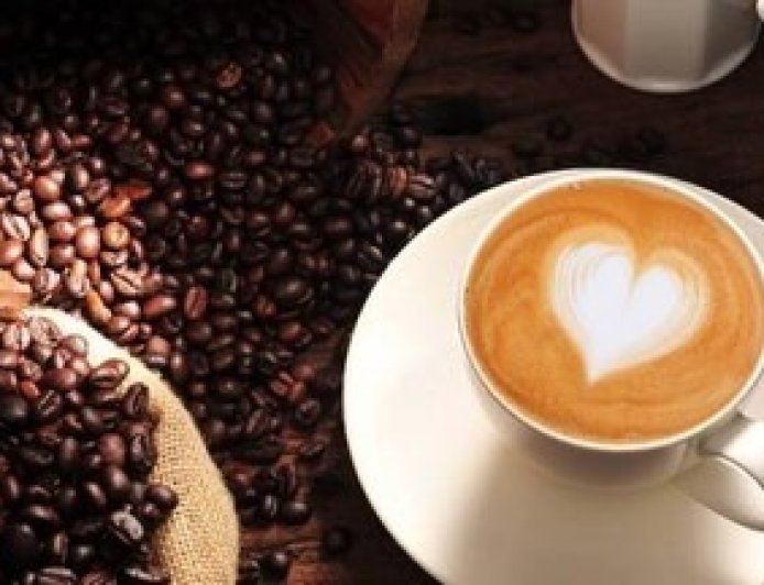 क्या आपकी सुबह की कॉफी शुद्ध है? किचन में मौजूद 'कैफीन' के असली या मिलावटी होने की ऐसे करें पहचान।