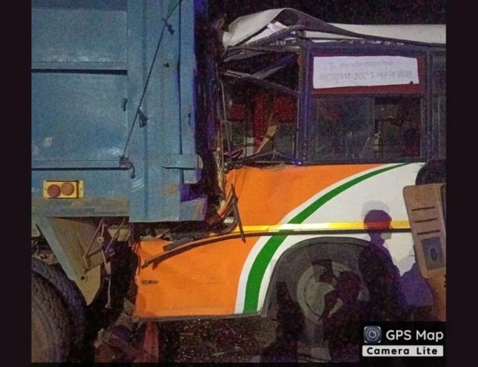 दिल्ली-आगरा हाईवे पर काल बनकर दौड़ी बस, 20 यात्री गंभीर रूप से घायल, अधिकांश हरियाणा के निवासी।