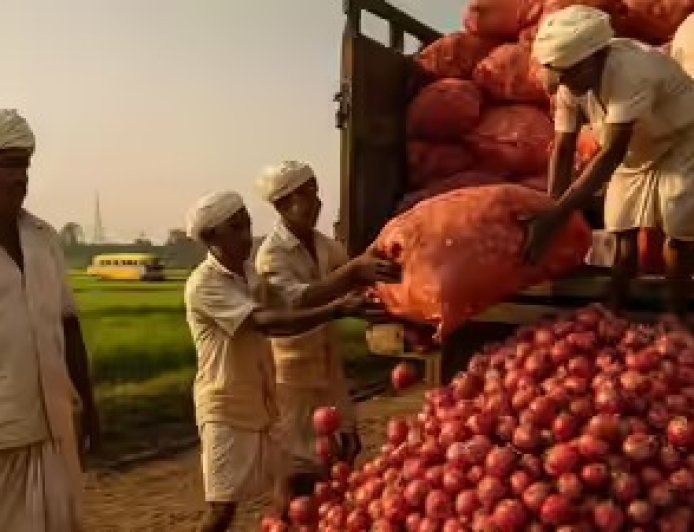 प्याज भंडारण की अनूठी तकनीक: किसानों ने खोजे प्याज को सड़ने से बचाने के बेहतरीन देसी नुस्खे।