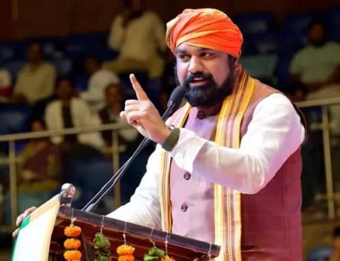 सम्राट चौधरी का कड़ा संदेश: 'मेरे अपने घर की सीढ़ियां भी तोड़ी गईं', सरकारी जमीन से कब्जा हटाने के लिए जीरो टॉलरेंस की नीति।