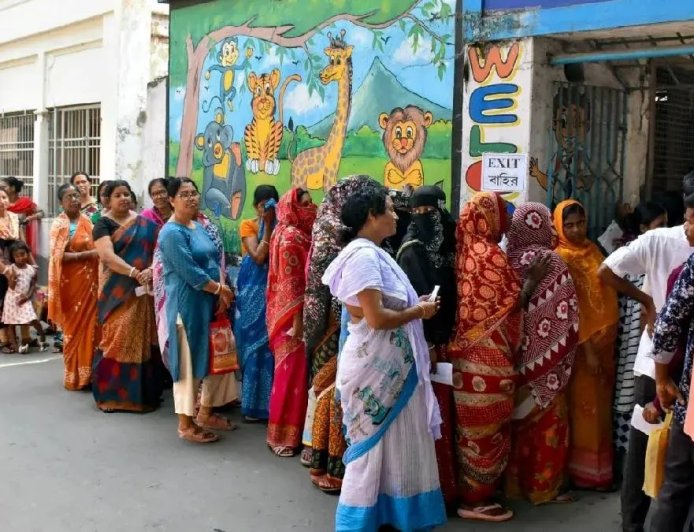 पश्चिम बंगाल विधानसभा चुनाव- दूसरे चरण में सुबह 11 बजे तक भारी उत्साह, 40 फीसदी के करीब पहुंचा मतदान का आंकड़ा