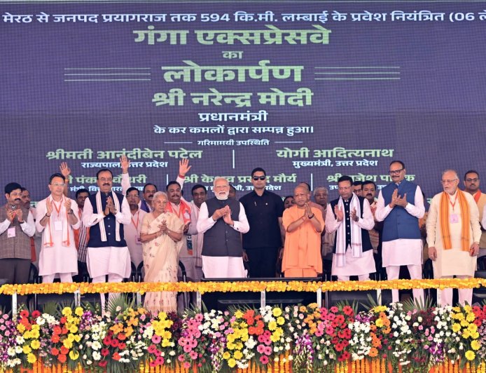 Hardoi: प्रधानमंत्री ने किया 36,230 करोड़ से बना 594 किमी गंगा एक्सप्रेसवे का उद्घाटन, विकास को मिली रफ्तार।