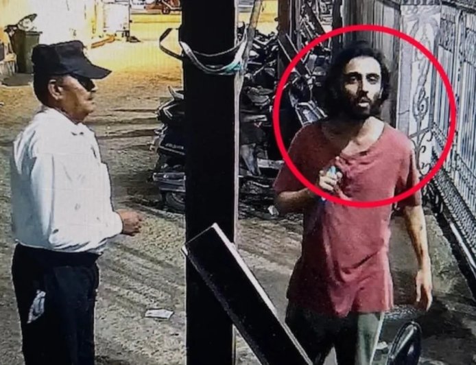 ठाणे हमला: सुरक्षा गार्डों पर हमला करने वाला आरोपी निकला 'लोन वुल्फ' स्ट्रैटेजी का पैरोकार, घर से मिले ISIS से जुड़े नोट्स।