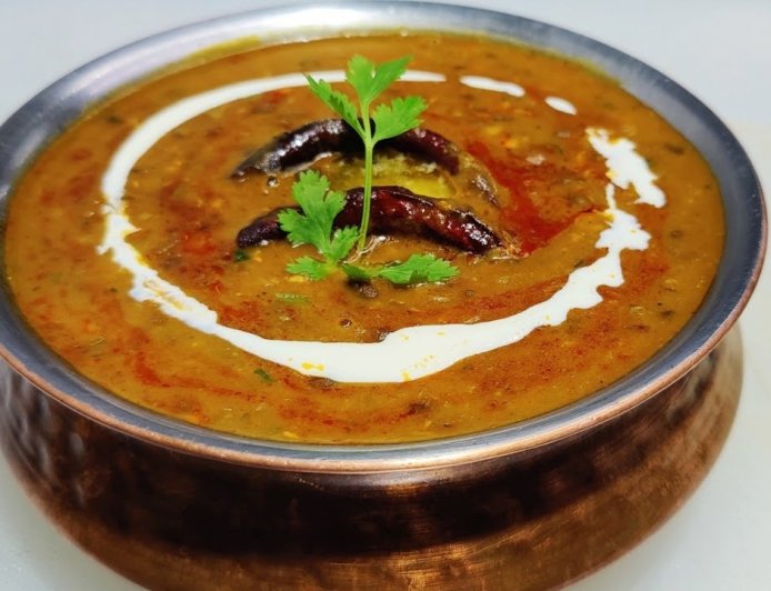 पंजाबी स्वाद का असली जादू: घर पर बनाएं ढाबा स्टाइल 'मां की दाल', उंगलियां चाटते रह जाएंगे आप।