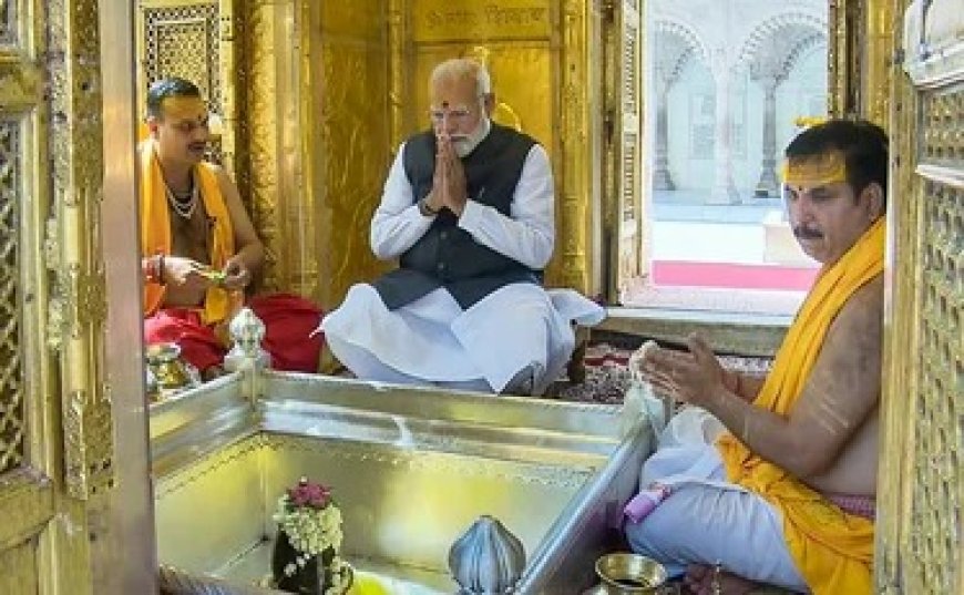 काशी के कोतवाल के दर पर प्रधानमंत्री- श्रद्धा और विश्वास का संगम, 14 किलोमीटर लंबे रोड शो से उमड़ा जनसैलाब