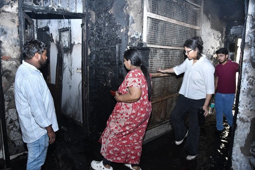 इंदिरापुरम की सोसायटी में 'अग्नि तांडव': 45 मिनट तक धुएं के गुबार में कैद रहीं सांसें, चार आशियाने जलकर राख।