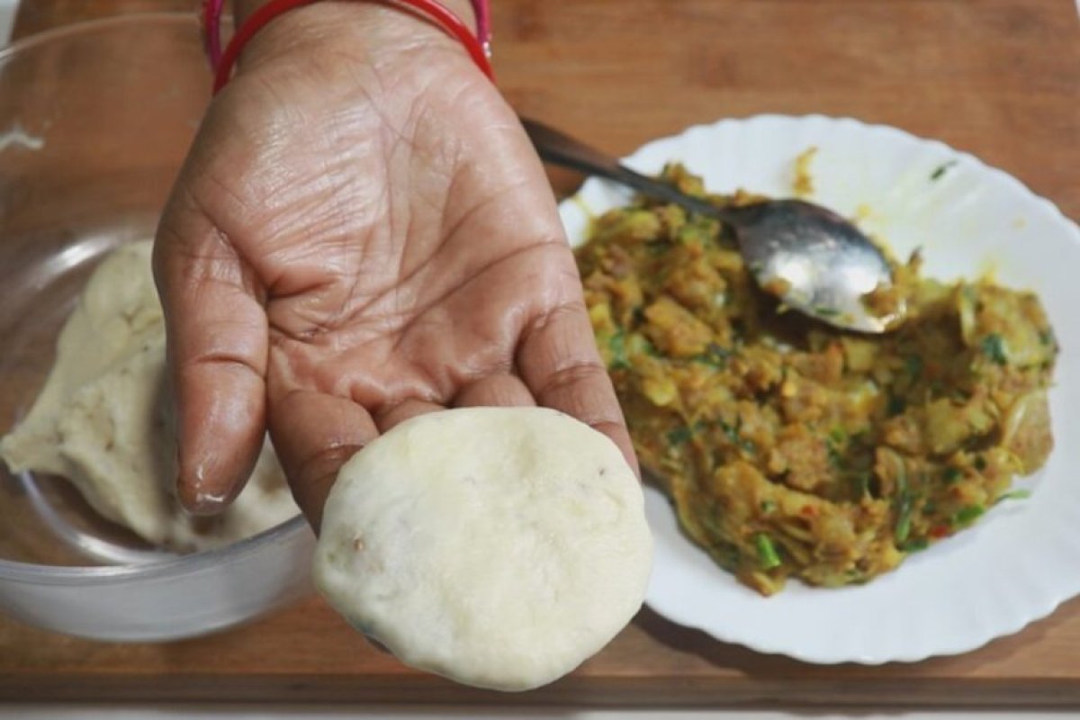 आलू कचौड़ी का आएगा परफेक्ट स्वाद: अब न फटेगी न तेल सोखेगी, घर पर बनाएं बाजार जैसी खस्ता कचौड़ी।
